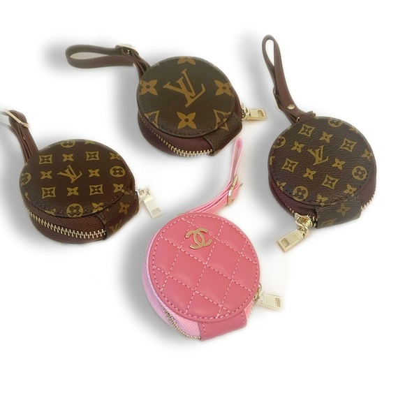 AirPods earphones case - Picture 3 of 5